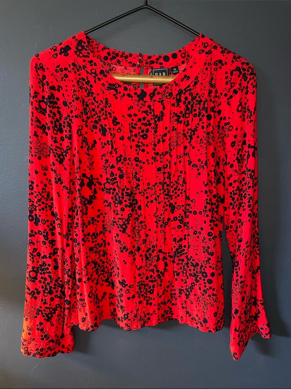 Gap Red & Navy Foral Pintucked Blouse Top
